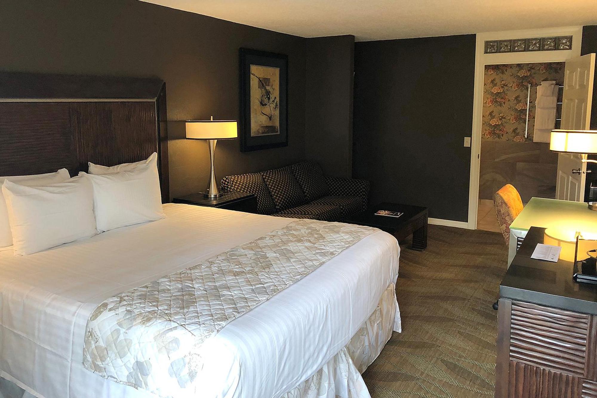 Cascades Inn Блумингтън Екстериор снимка